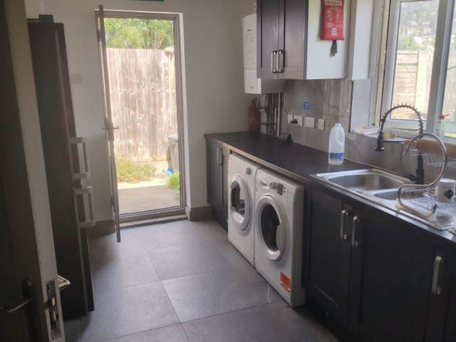 Norbury Avenue, Thornton Heath CR7, 4 bed flat to rent, £3,000 pcm | PrimeLocation