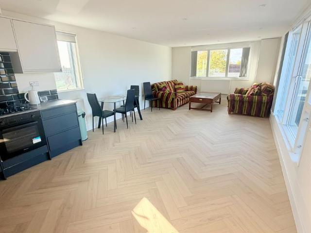 Norbury Avenue, London SW16, 3 bed flat to rent, £2,800 pcm | PrimeLocation