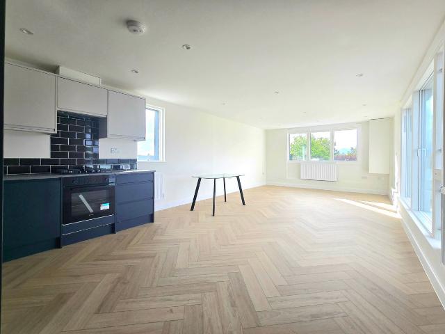 Norbury Avenue, London SW16, 3 bed flat to rent, £2,795 pcm | PrimeLocation