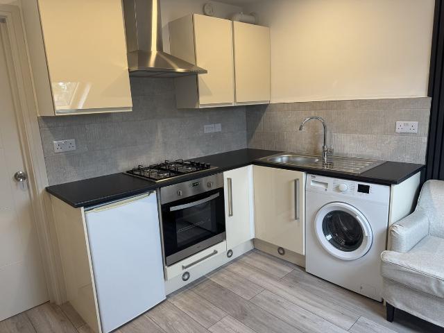 Norbury Crescent, Norbury, London SW16, 2 bed flat to rent, £1,800 pcm | PrimeLocation