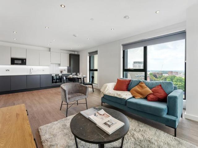 Norbury Crescent, London SW16 2 bed apartment to rent £2,195 pcm £507 pw