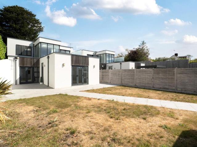 Norbury Drive, West Sussex BN15 4 bed detached house to rent £4,000 pcm £923 pw