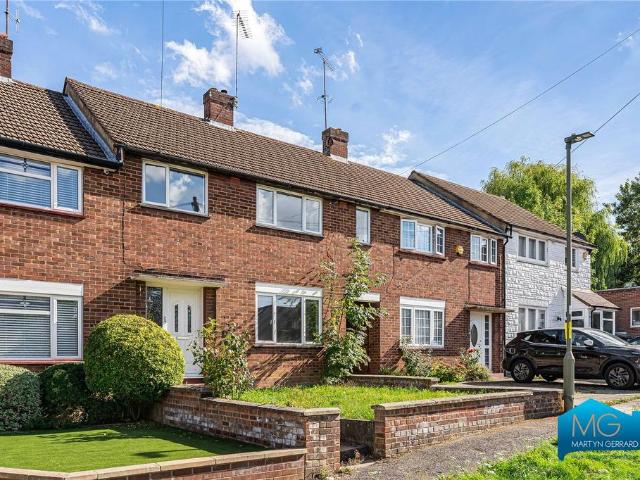 Norbury Grove, Mill Hill, London, NW7 4 bed terraced house to rent £3,200 pcm £738 pw