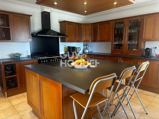 Nord CARCASSONNE Maison 230 m² 5 chambres en suite, terrai. 230m² Carcassonne