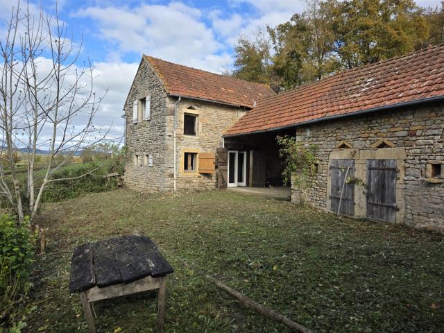 Nord Cluny. Belle situation avec vue pour cette ancienne pet. 65m² Cluny