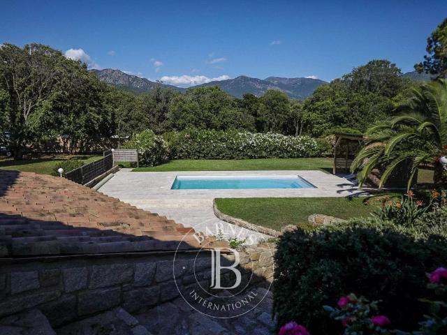 Nord d'Ajaccio, Tiuccia, villa, 5 chambres, piscine, vue mer. 197m² Ajaccio