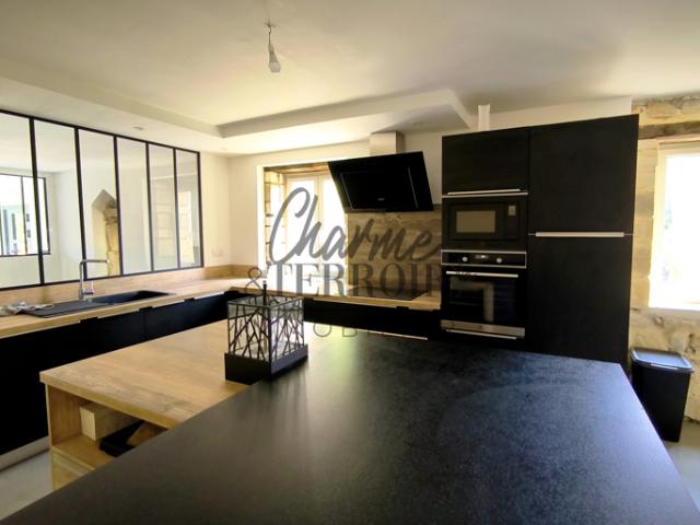 Nord Uzès Mas de village rénové de 300m2 env. sur 1247m2 de