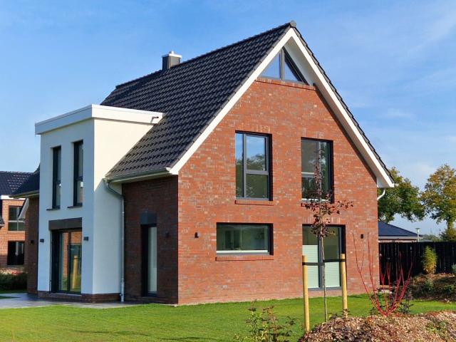 Nordisch, stilvoll, zeitlos! Moderner Friesengiebel im Neubaugebiet „ehem. Oeltjenhof“ in Jaderberg