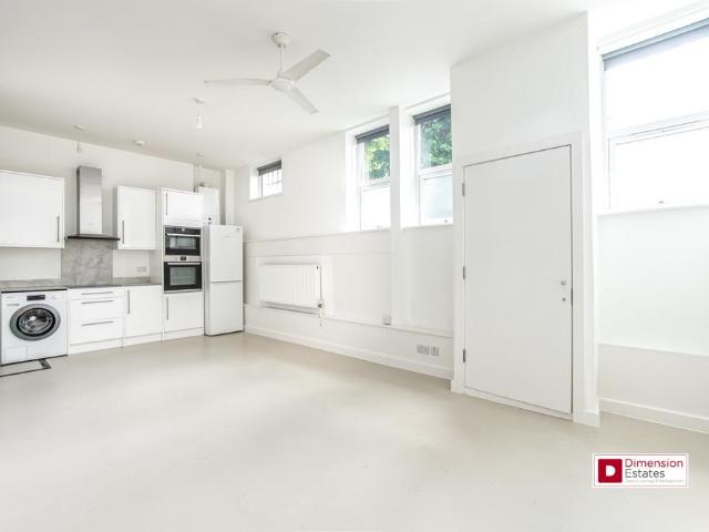 Norfolk Avenue, South Tottenham. 2 bed flat to rent £2,150 pcm £496 pw