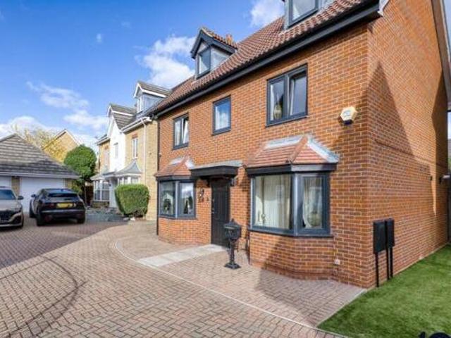 Norfolk Place, Chafford Hundred, 5 Bedroom Detached