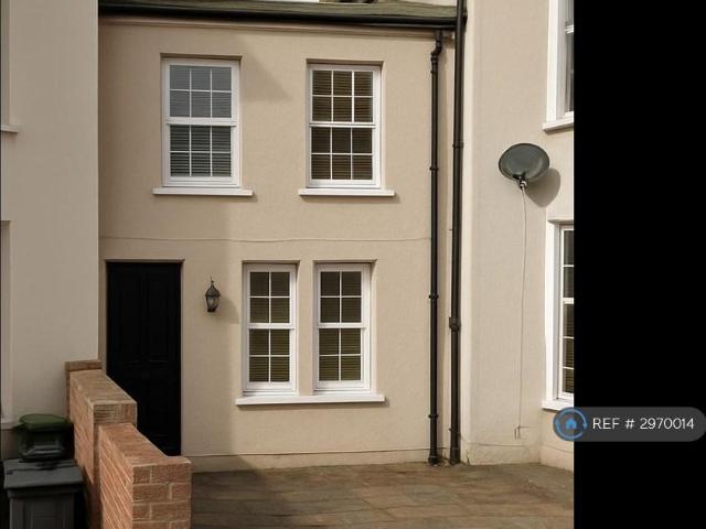 Norfolk Road, Ilford, IG3 2 bed terraced house to rent £2,100 pcm £485 pw