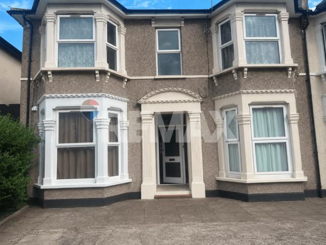 Norfolk Road, Ilford IG3 3 bed flat to rent £2,300 pcm £531 pw