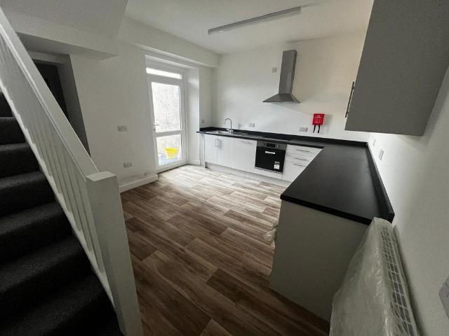 Norfolk Street, Mount Pleasant, Swansea 5 bed house to rent £2,750 pcm £635 pw