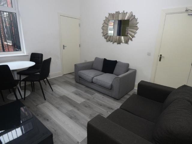 Norfolk Street, Salford M6 4 bed terraced house to rent £2,332 pcm £538 pw