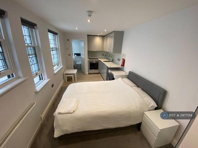 Norfolk Square, Brighton, BN1 Studio to rent £1,000 pcm £231 pw