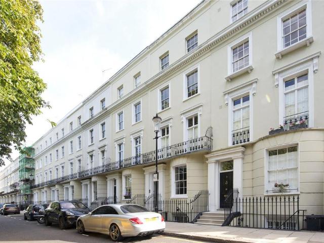 Norland Square, Holland Park, London. 4 bed terraced house to rent £18,416 pcm £4,250 pw