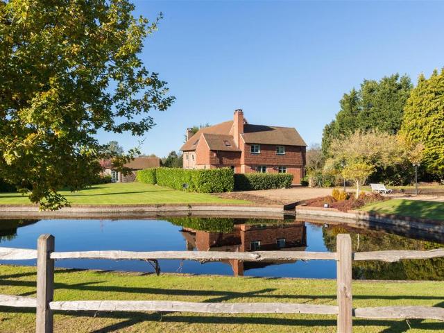 Norley Lane, Guildford GU5 5 bed detached house to rent £6,995 pcm £1,614 pw