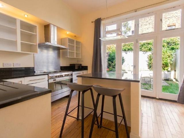 Normanton Road, Bristol BS8 3 bed terraced house to rent £2,500 pcm £577 pw