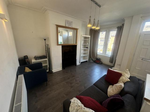 Norman Mount, Kirkstall, Leeds, LS5 3 bed terraced house to rent £1,295 pcm £299 pw