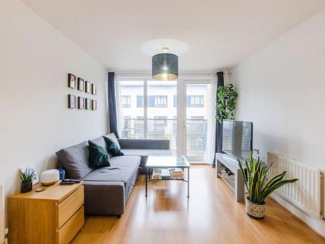 Norman Road, Greenwich, London, SE10 2 bed flat to rent £2,400 pcm £554 pw