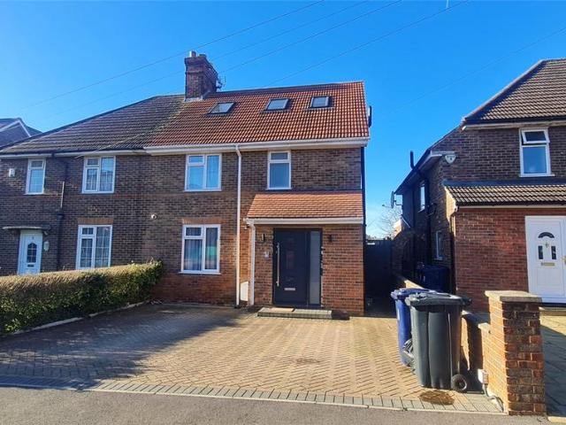 Norman Way, London, W3 0AS, United Kingdom | 4 bed duplex for rent #113644838 | Rentberry