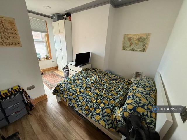 Norman Terrace, Leeds, LS8 1 bed flat to rent £850 pcm £196 pw