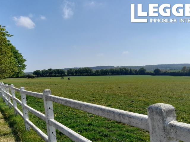 Normandie Prestigieux haras de pur sang sur 70 hectares, doté de 70 boxes et d'un manoir de charme