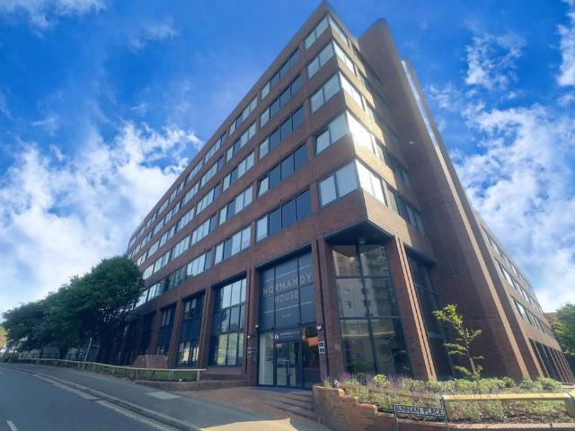Normandy House, Basingstoke RG21 2 bed apartment to rent £1,475 pcm £340 pw