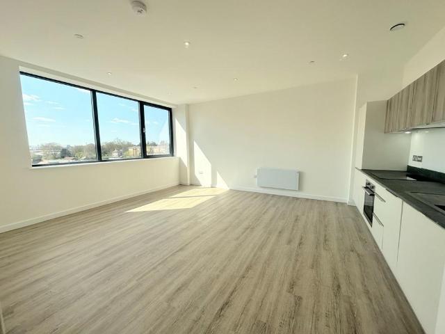 Normandy House, Basingstoke RG21 2 bed apartment to rent £1,490 pcm £344 pw