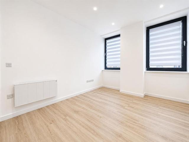Normandy House, Basingstoke RG21, 2 bed flat to rent, £1,375 pcm | PrimeLocation