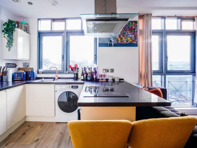 Normandy House HP2, Hemel Hempstead, 1 bed flat to rent, £1,225 pcm | PrimeLocation