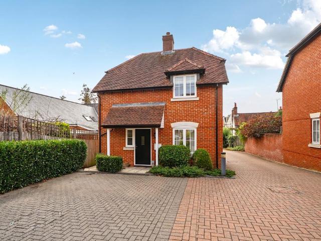 Normandy Street, Hampshire GU34 2 bed detached house to rent £1,695 pcm £391 pw