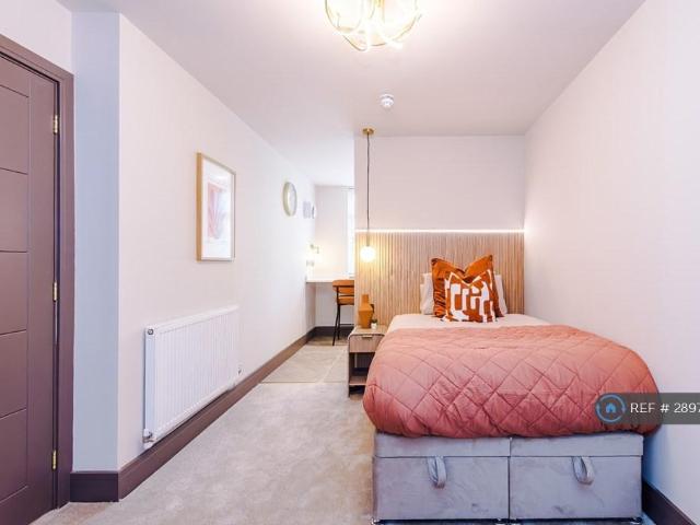 Norris St, Warrington, WA2 Studio to rent £800 pcm £185 pw