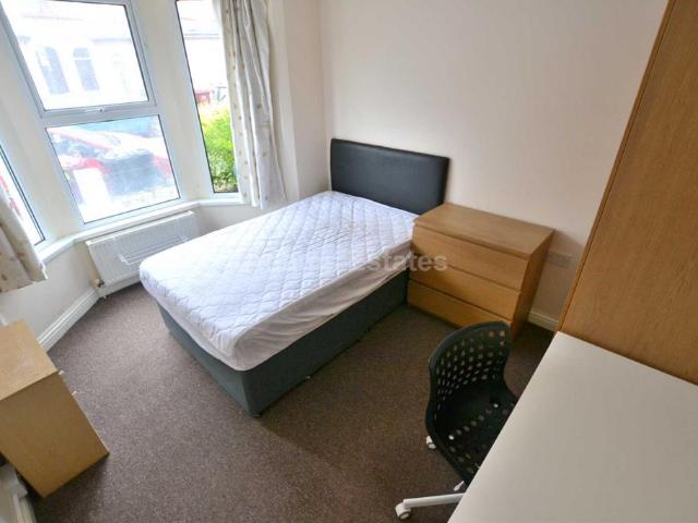 Norris Road, Earley 4 bed terraced house to rent £2,400 pcm £554 pw