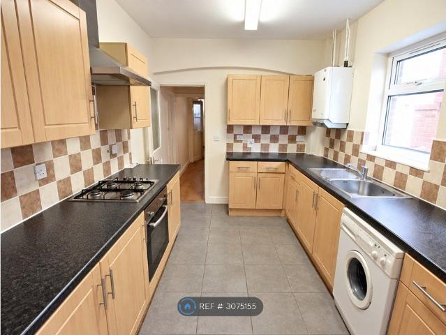 Norris Road, Reading RG6, 4 bed terraced house to rent, £2,700 pcm | PrimeLocation