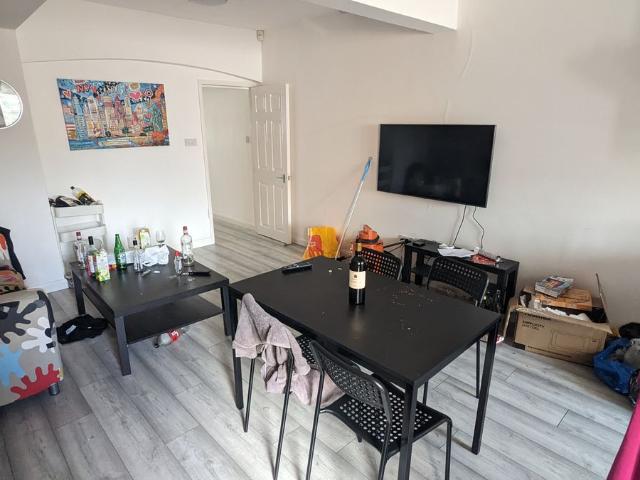 Norris Road, Reading RG6, 6 bed terraced house to rent, £3,900 pcm | PrimeLocation