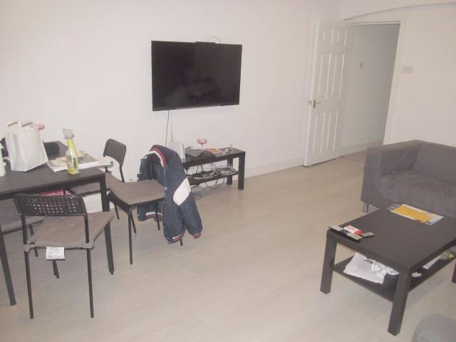 Norris Road, Reading RG6, 6 bed terraced house to rent, £3,900 pcm | PrimeLocation