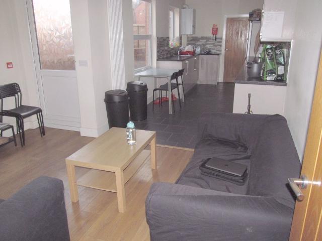 Norris Road, Reading RG6, 6 bed terraced house to rent, £3,900 pcm | PrimeLocation