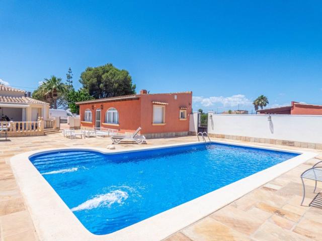 Nos complace ofrecer esta INCREÍBLE OPORTUNIDAD que consta d. 440m² Ayuntamiento almoradi