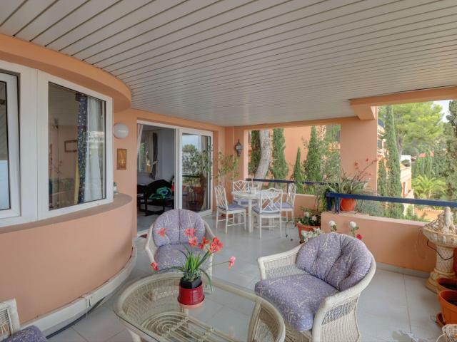 Nos complace ofrecer este encantador apartamento con vistas. 101m² Illetes