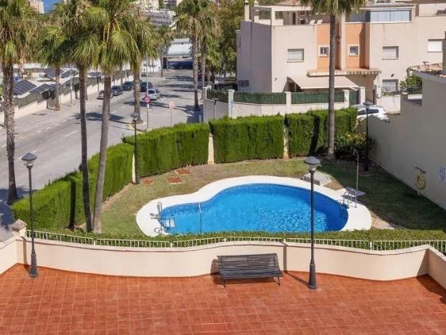 Nos complace presentar este impresionante town house complet. 251m² Torremolinos