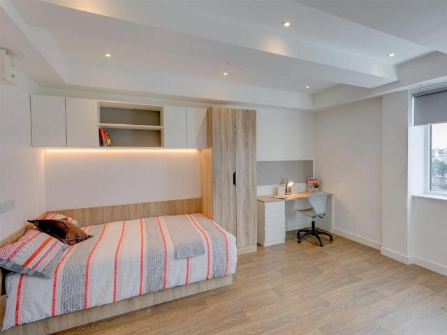 Notte Street, Plymouth PL1 Studio to rent £828 pcm £191 pw