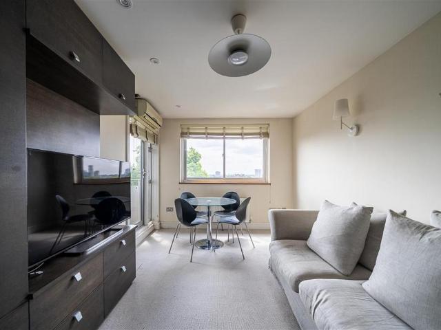 Notting Hill Gate, W11 2 bed flat to rent £3,250 pcm £750 pw