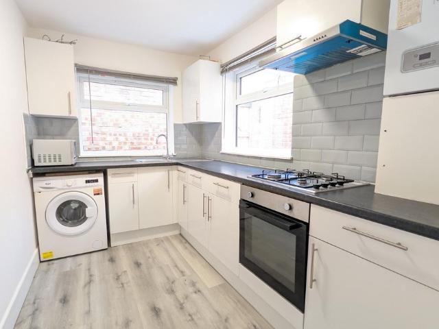 Nottingham NG7, 4 bed terraced house to rent, £1,350 pcm | PrimeLocation