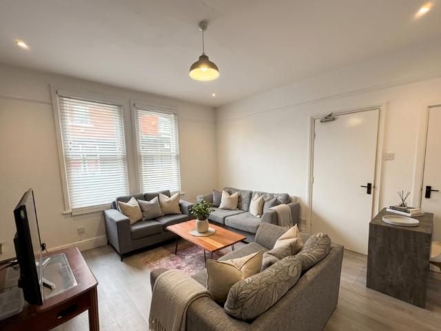 Nottingham NG7 4 bed detached house to rent £2,860 pcm £660 pw