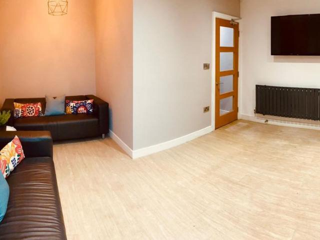 Nottingham NG7 6 bed terraced house to rent £3,510 pcm £810 pw