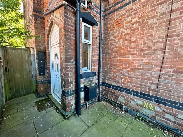 Nottingham, NG7 2 bed flat to rent £995 pcm £230 pw