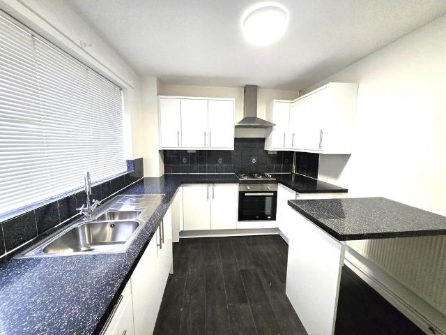 Nottingham NG6 2 bed terraced house to rent £945 pcm £218 pw