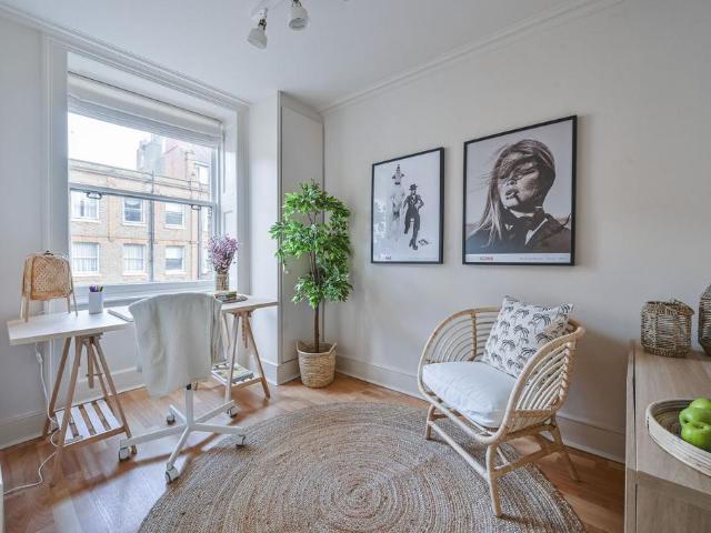 Nottingham Place, Marylebone, London. 2 bed flat to rent £5,092 pcm £1,175 pw