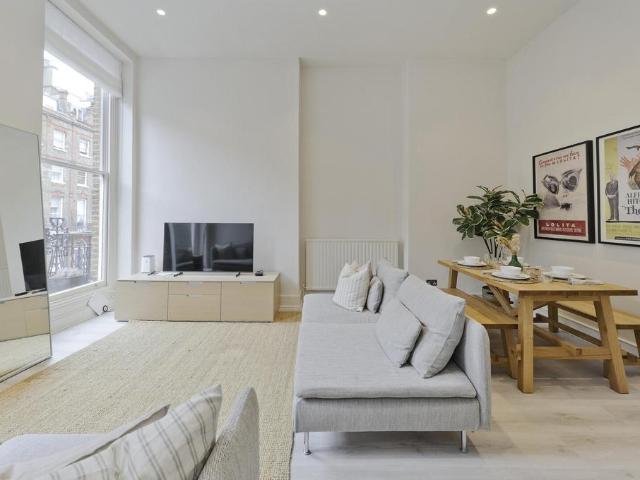 Nottingham Place City of Westminster 1 bed apartment to rent £7,042 pcm £1,625 pw